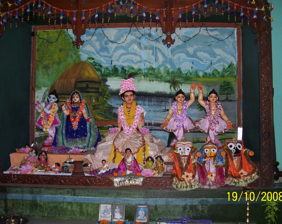 Idols of Radhamadangopal, Prabhu Jagatbandhu and Nitai Gour at Ghurni temple