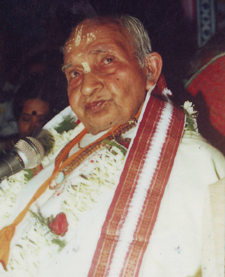 Dr. Mahanambrata Brahmachari during one of his famous spiritual discourses
