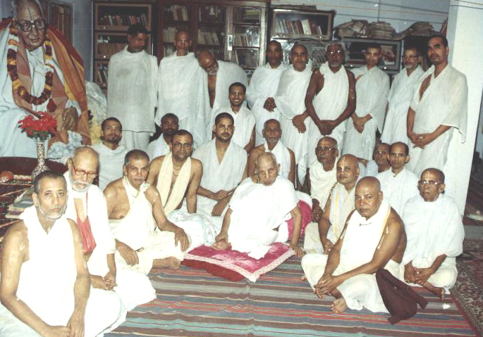 Brahmacharis of Mahanam sampradaya with Dr. Mahanambrata Brahmachari