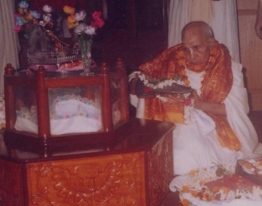 Dr. Mahanambrata Brahmachari placing and worshipping Prabhu's Paduka at Paduka peeth