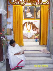 close up of idol of dr mahanambrataji at gurumandira